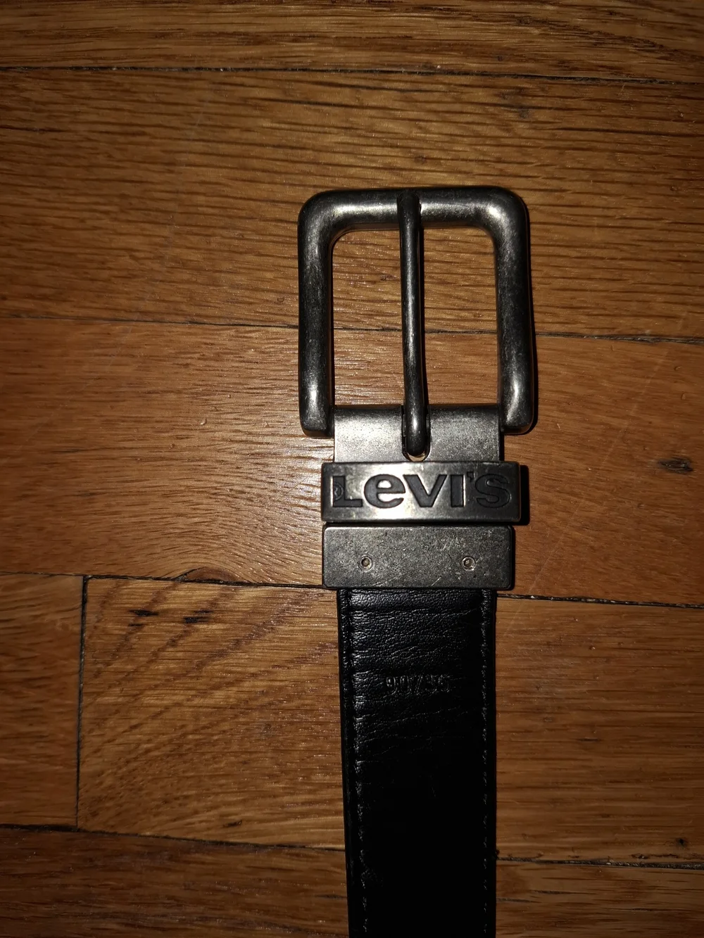 Classic Levi's Reversible Black To Brown Leather Men's Belt with Metal Buckle